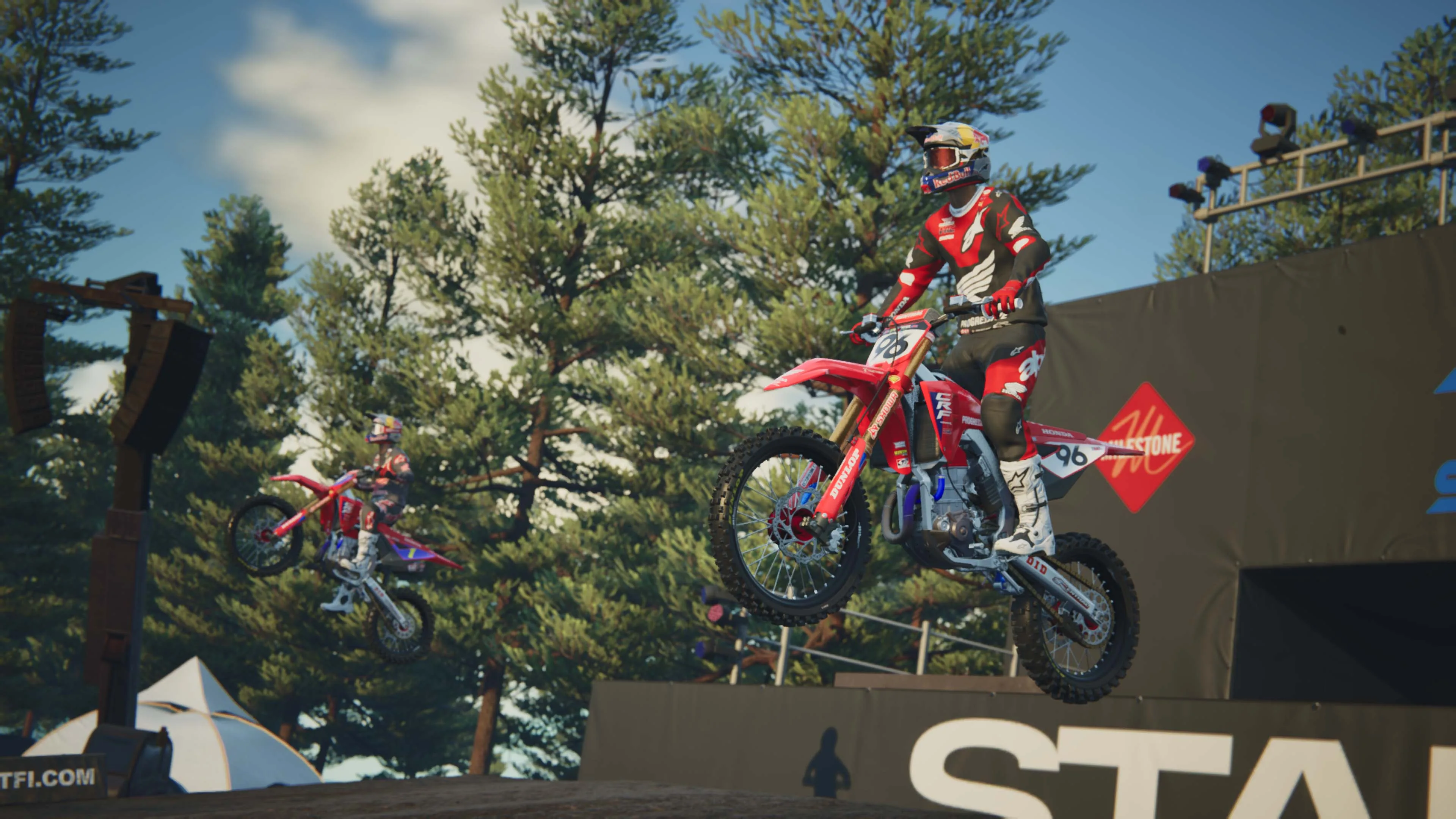 Monster Energy Supercross 25 - The Official Video Game [PS5] - изображение 4